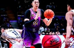 上海男篮全力争取决胜局，全队团结拼搏打出好表现的简单介绍