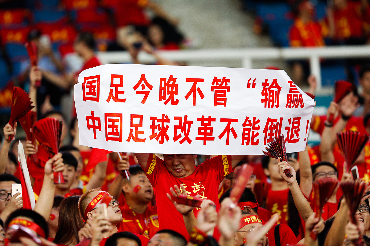 海南海口主场大胜对手，喜迎胜利！